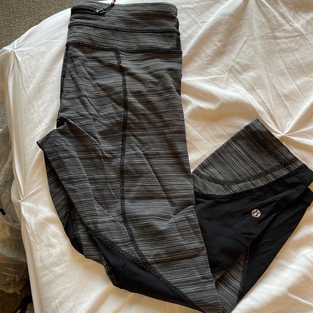 Lululemon Womens Pacerival crop! size 6